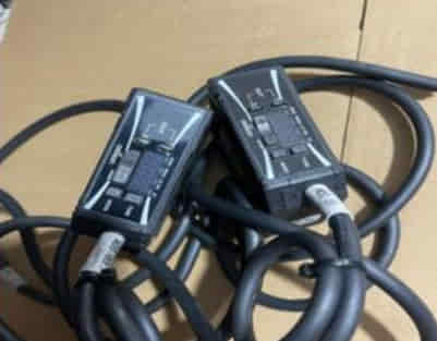 镭射感应器_OMRON_ZX1-LD300A61 5M NPN150~450mm